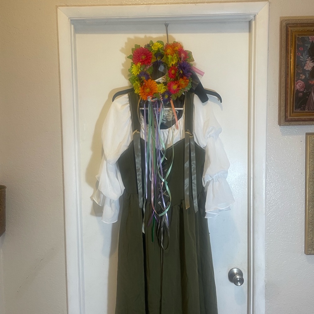 Renissamce dress NWOT - Picture 11 of 12